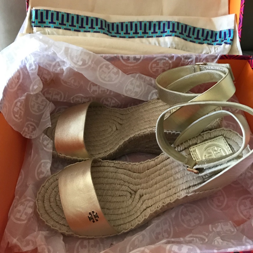 New TORY BURCH Size 6.5 BIMA Gold Wedge Espadrille
